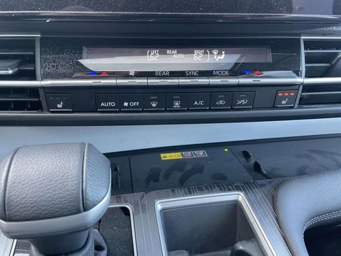 Used 2025 Toyota Sienna XLE image 42