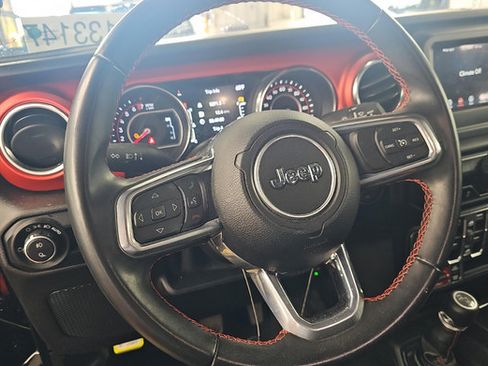 Used 2021 Jeep Gladiator Rubicon AWD/4WD image 6