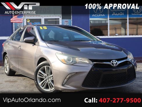 Used 2015 Toyota Camry SE FWD image 1
