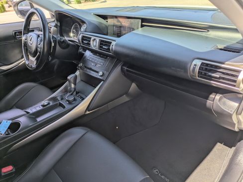 Used 2016 Lexus IS 200t RWD image 12