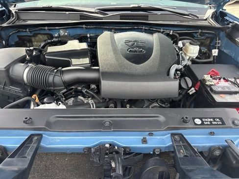 Used 2019 Toyota Tacoma TRD Sport AWD/4WD image 10