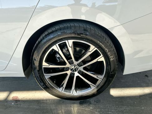 Used 2025 Volkswagen Jetta Sport FWD image 11
