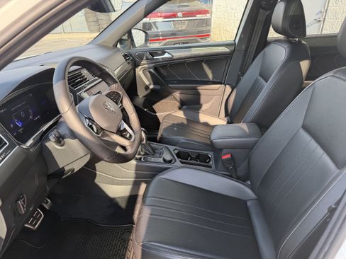 Used 2022 Volkswagen Tiguan SE R-Line AWD/4WD image 11