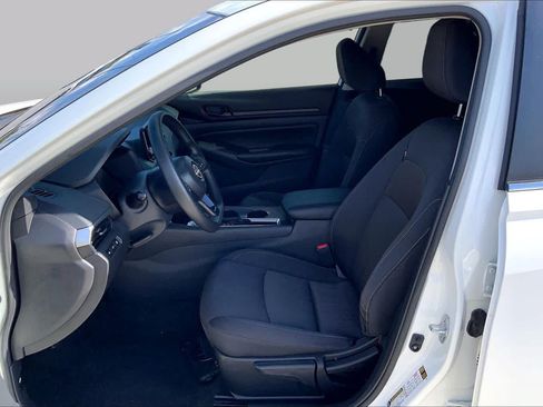 Used 2024 Nissan Altima 2.5 S FWD image 8