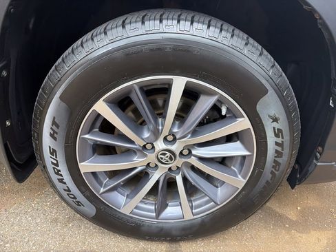 Used 2018 Toyota Highlander XLE AWD/4WD image 36