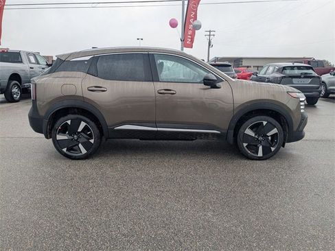 New 2026 Nissan Kicks SR image 2