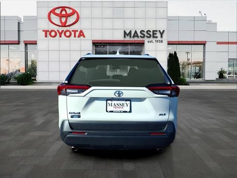 Used 2022 Toyota RAV4 XLE Premium image 5