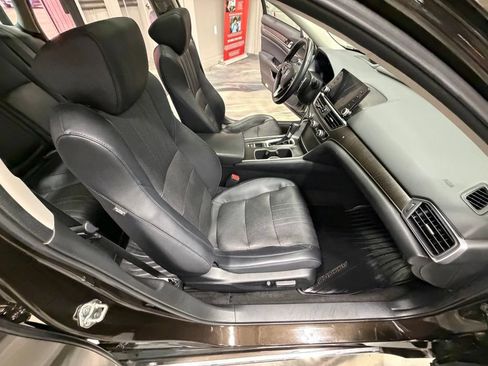 Used 2018 Honda Accord Touring image 45