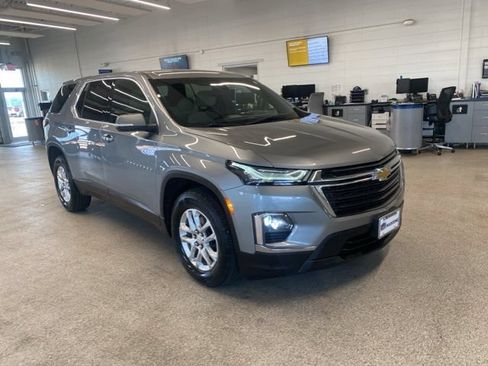 Used 2023 Chevrolet Traverse LS FWD image 3