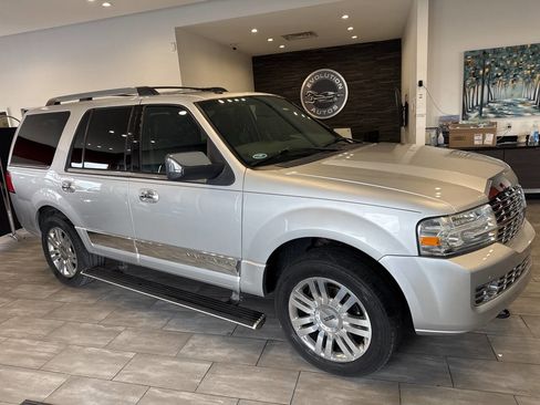 Used 2012 Lincoln Navigator 4WD image 3