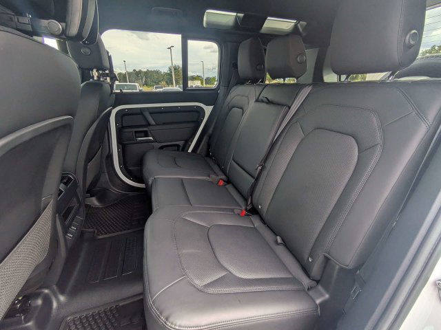 Used 2026 Land Rover Defender 110 X-Dynamic SE AWD/4WD image 14