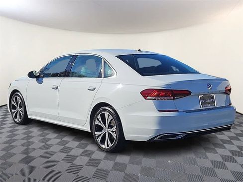 Used 2022 Volkswagen Passat 2.0T SE image 6