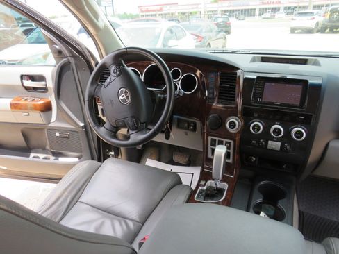 Used 2008 Toyota Sequoia Limited image 22