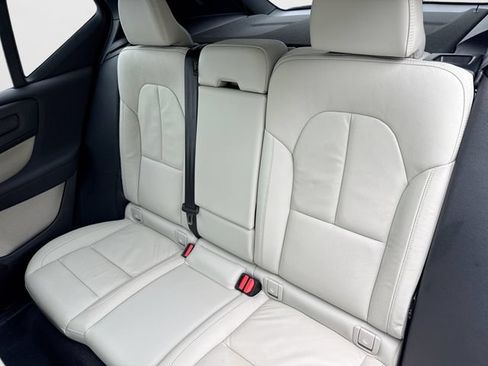 Certified 2024 Volvo XC40 B5 Plus w/ Climate Package AWD/4WD image 28