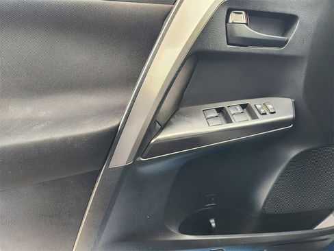 Used 2017 Toyota RAV4 LE image 22