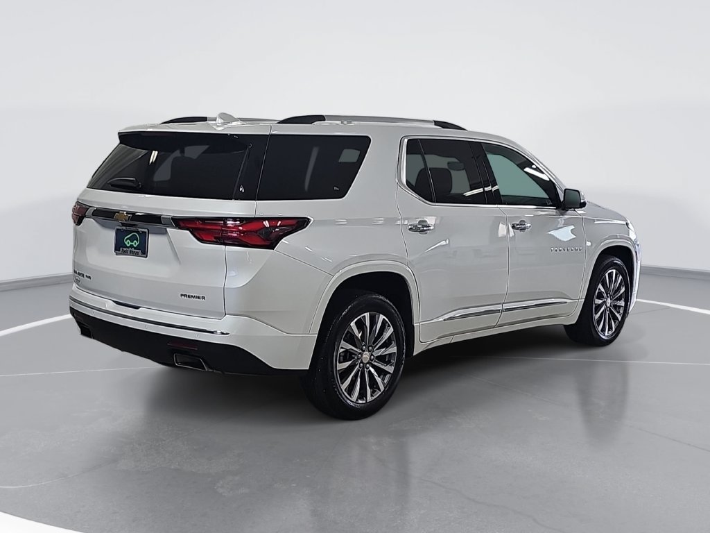 Used 2023 Chevrolet Traverse Premier AWD/4WD image 3