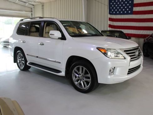 Used 2015 Lexus LX 570 4WD image 3