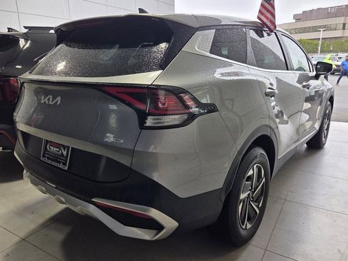 Used 2023 Kia Sportage LX AWD/4WD image 3