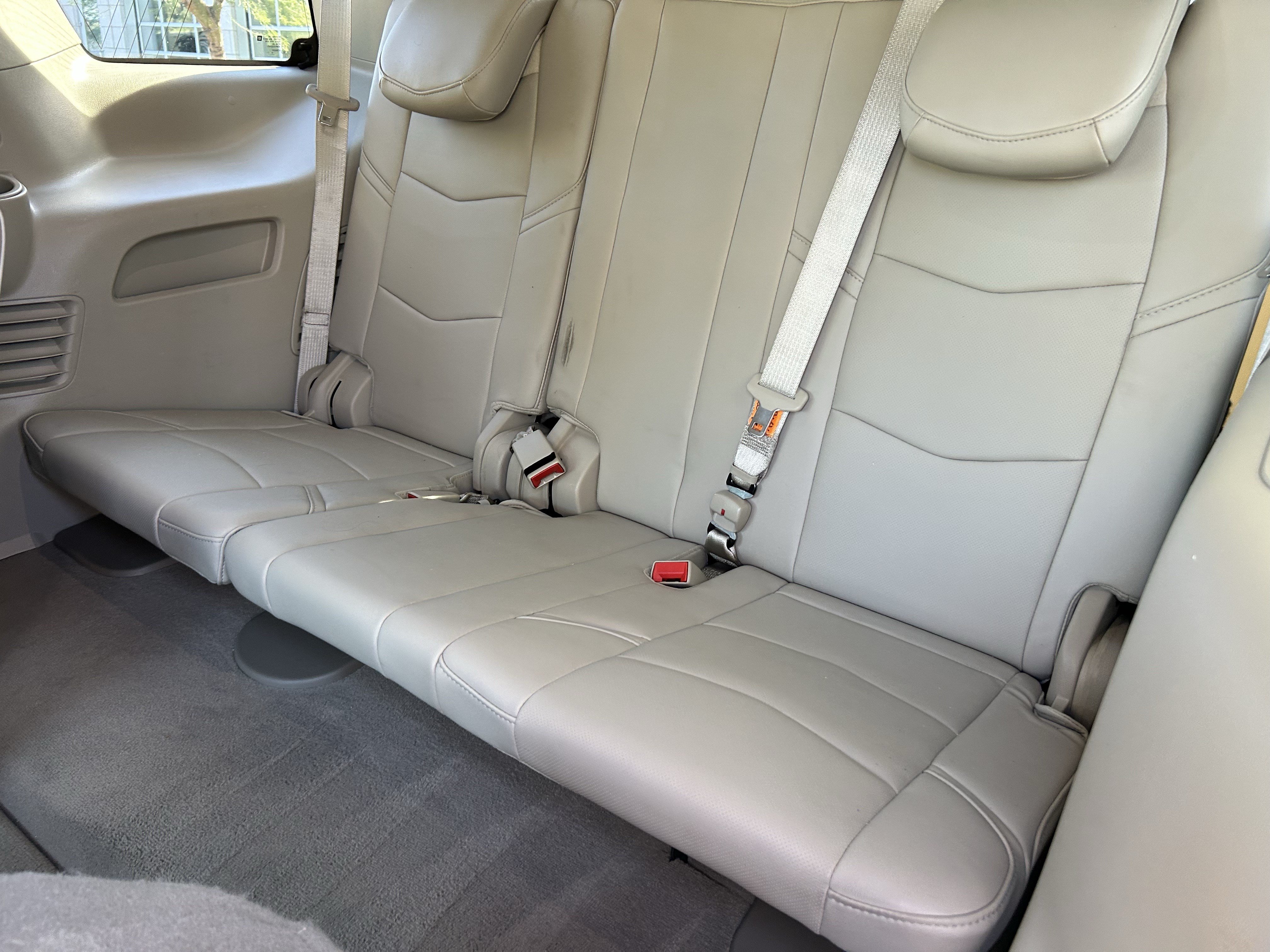 Used 2020 Cadillac Escalade Luxury w/ LPO, Radiant Package AWD/4WD image 16