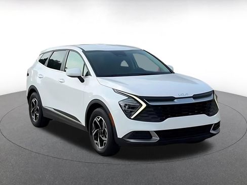 Used 2025 Kia Sportage LX FWD image 3