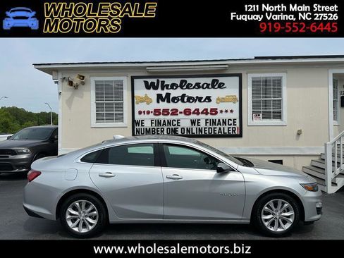 Used 2022 Chevrolet Malibu LT FWD image 1