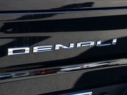 Used 2025 GMC Sierra 2500 Denali Ultimate image 9