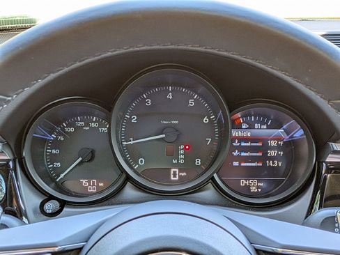 Certified 2025 Porsche Macan AWD/4WD image 10