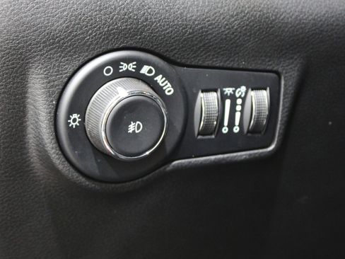 Used 2022 Jeep Compass Limited w/ (RED) Package image 10