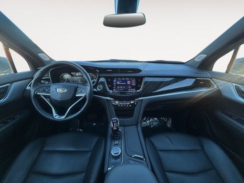Used 2025 Cadillac XT6 Premium Luxury image 13