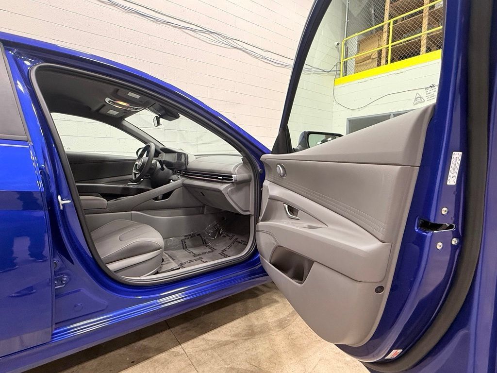 Used 2024 Hyundai Elantra SEL FWD image 34