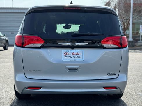 Used 2023 Chrysler Voyager LX image 10