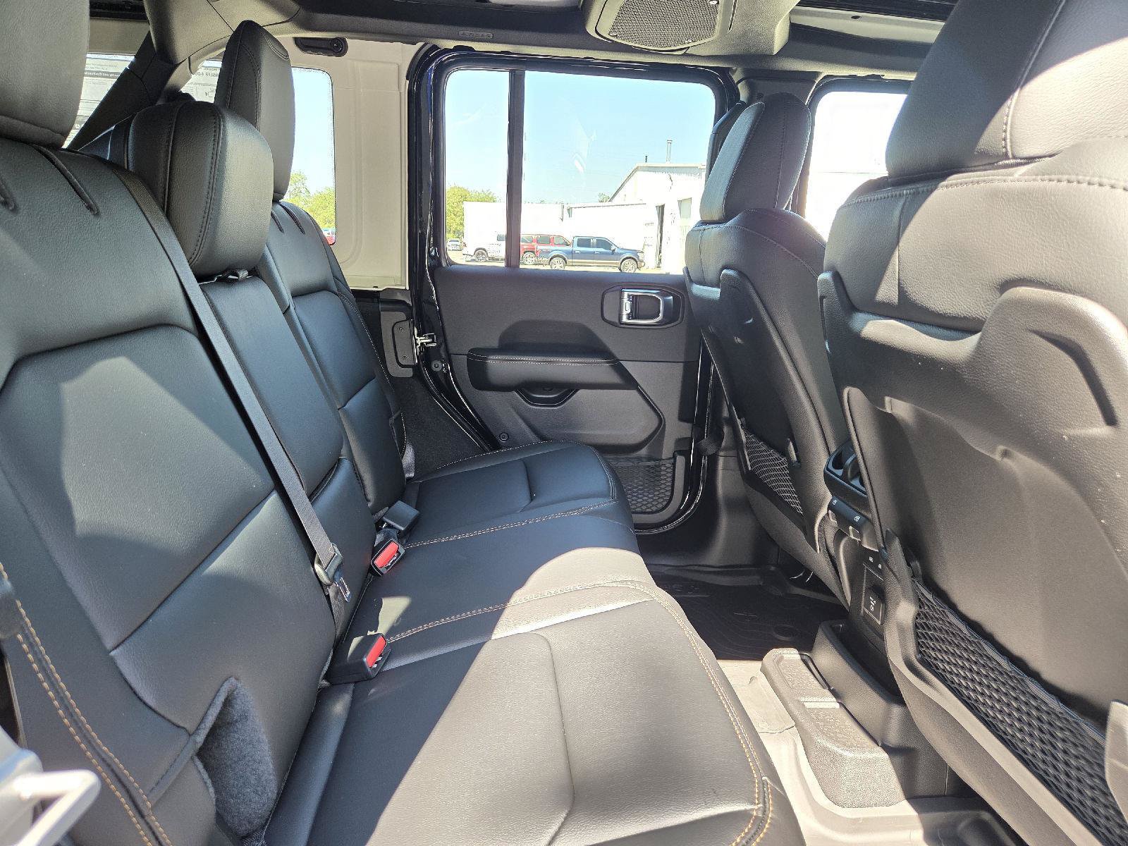 New 2027 Jeep Wrangler Unlimited Sahara AWD/4WD image 36
