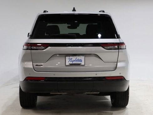Used 2023 Jeep Grand Cherokee Altitude AWD/4WD image 6
