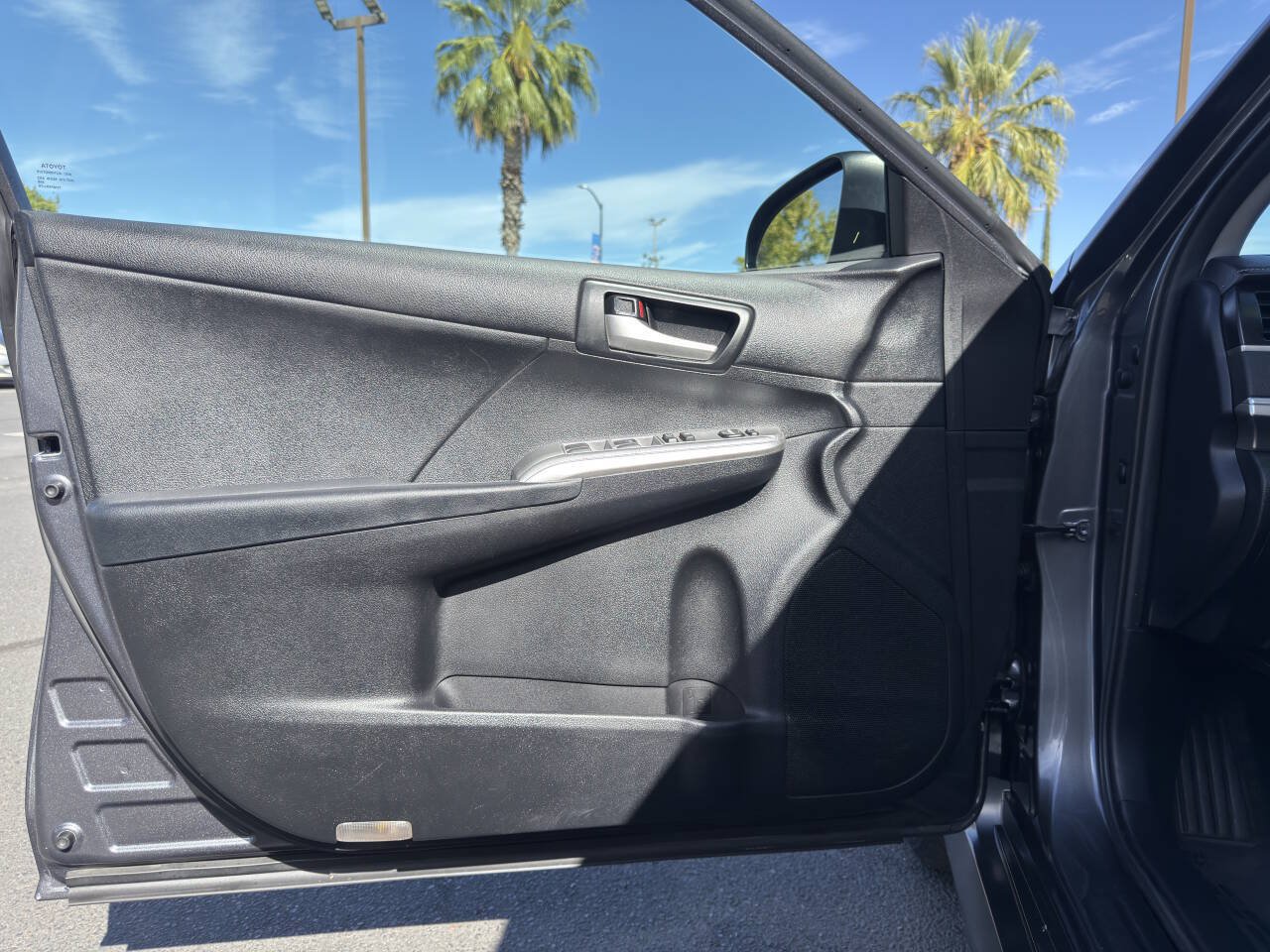Used 2012 Toyota Camry SE FWD image 9