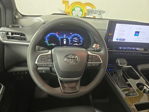 Used 2026 Toyota Sienna Platinum AWD/4WD image 15