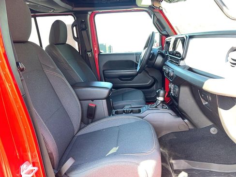 Used 2024 Jeep Gladiator Sport image 25