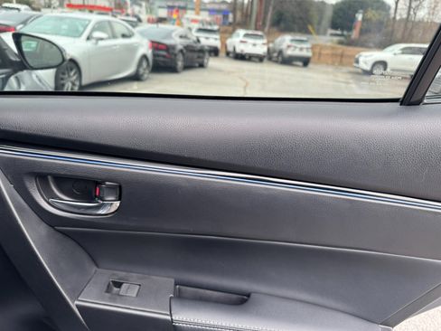 Used 2018 Toyota Corolla SE image 21