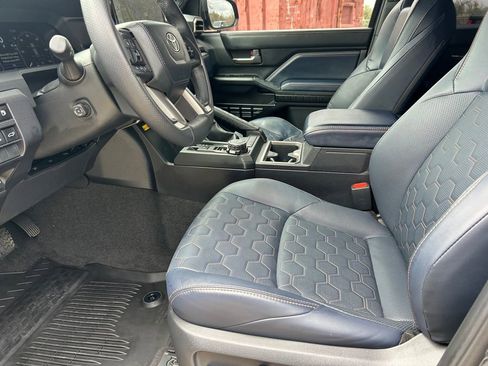 Used 2025 Toyota 4Runner 4WD image 11