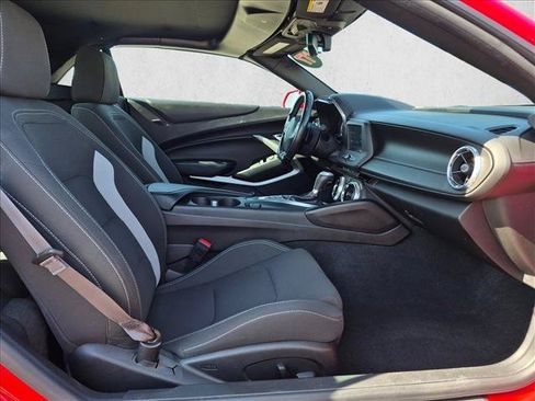 Used 2017 Chevrolet Camaro LT RWD image 18