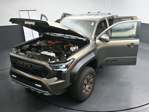 Used 2024 Toyota Tacoma Trailhunter image 49