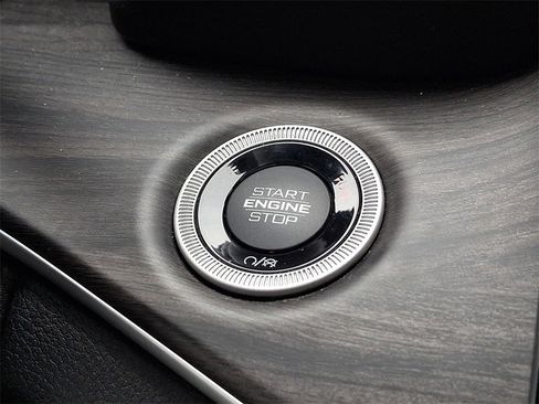 Used 2022 Jeep Grand Cherokee Limited image 24