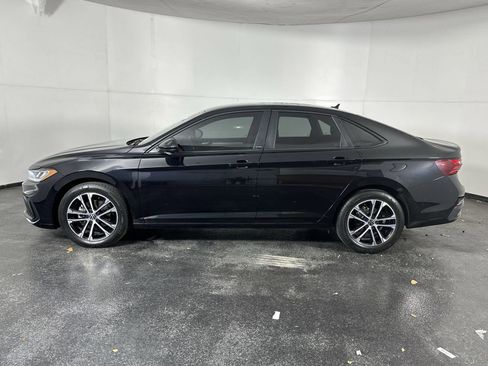 Used 2025 Volkswagen Jetta Sport image 5