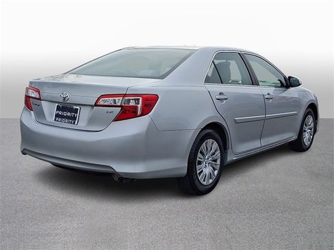 Used 2013 Toyota Camry LE image 6