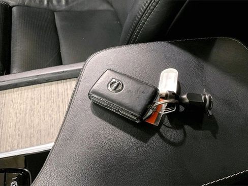 Used 2022 Volvo XC90 T6 Inscription w/ Climate Package image 11