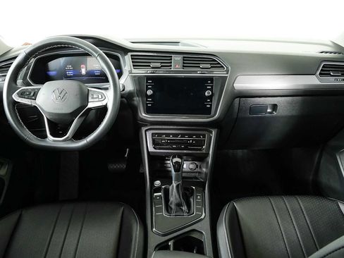 Certified 2024 Volkswagen Tiguan SE FWD image 21