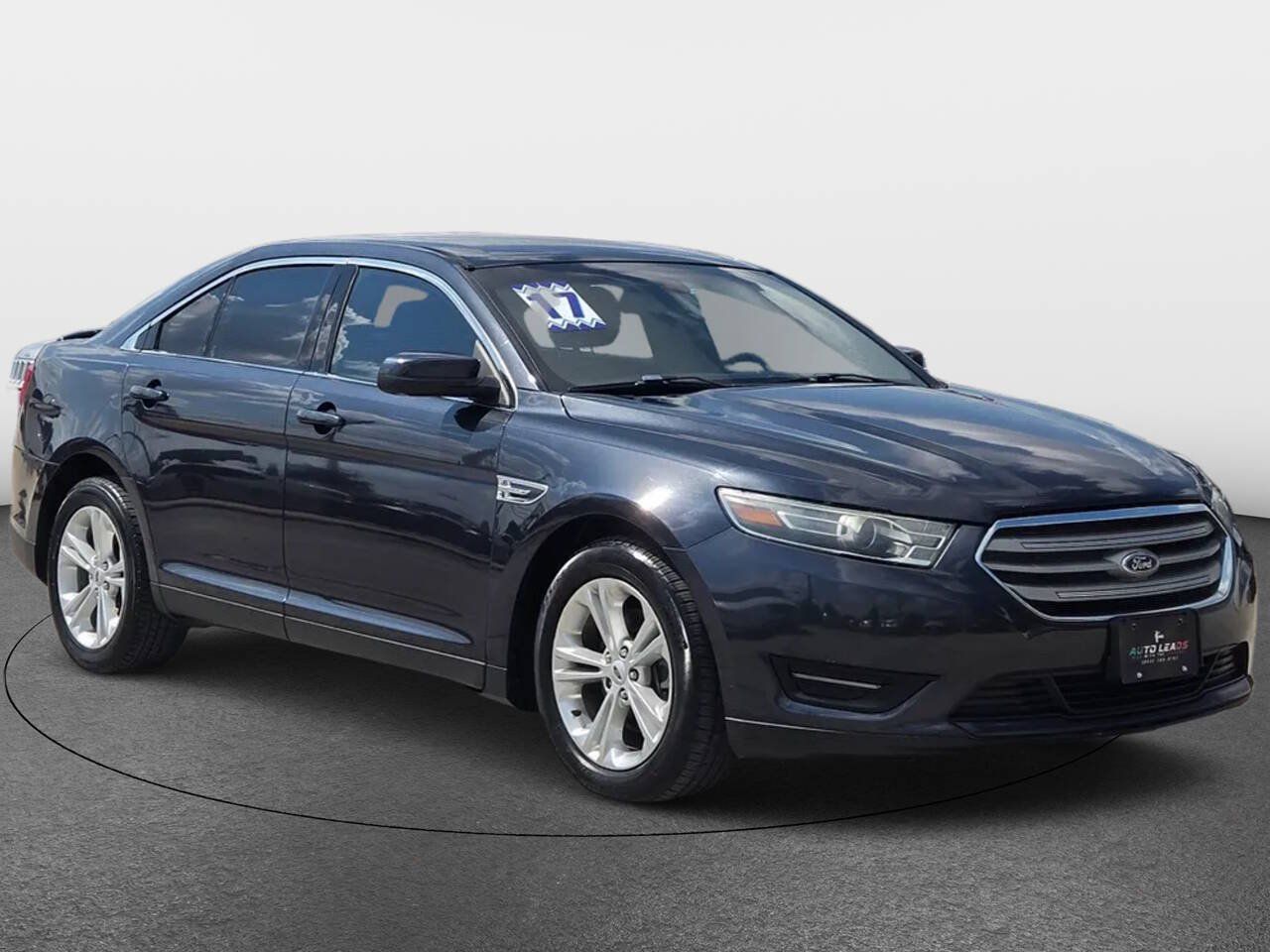 Used 2017 Ford Taurus SEL FWD image 2