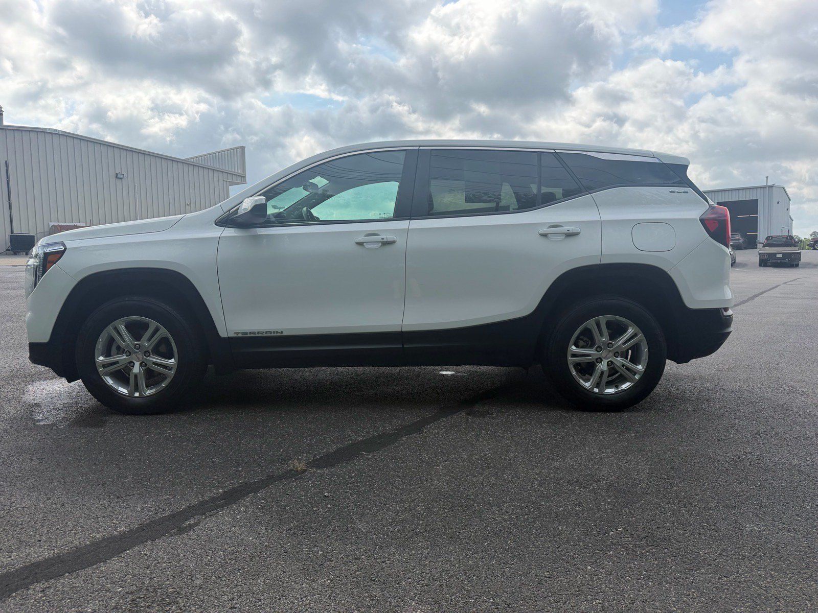 Used 2024 GMC Terrain SLE AWD/4WD image 9