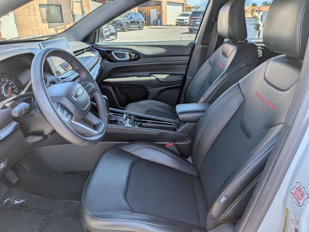 Used 2025 Jeep Compass Trailhawk AWD/4WD image 15