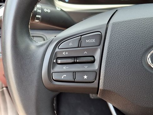 Used 2025 Hyundai Venue Limited FWD image 23