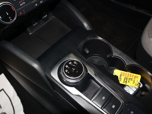 Used 2022 Ford Escape SE w/ SE Sport Appearance Package image 27